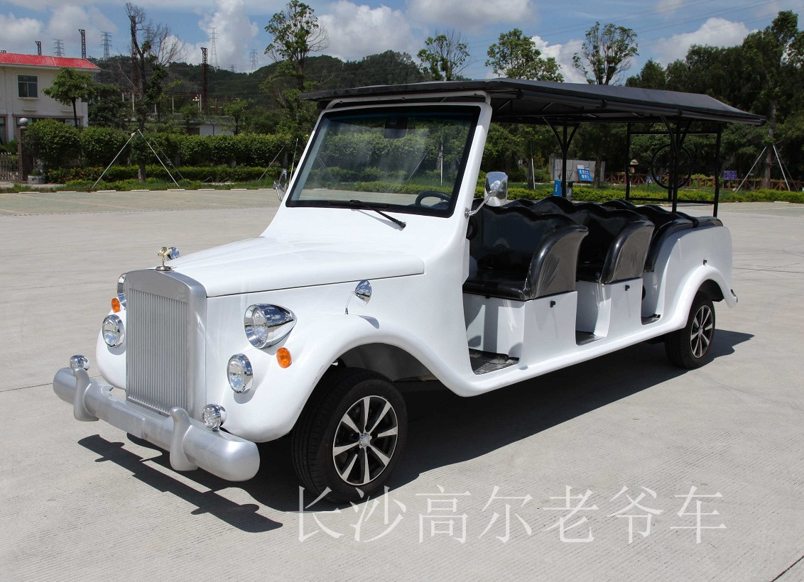 豐田白11座燃油老爺車